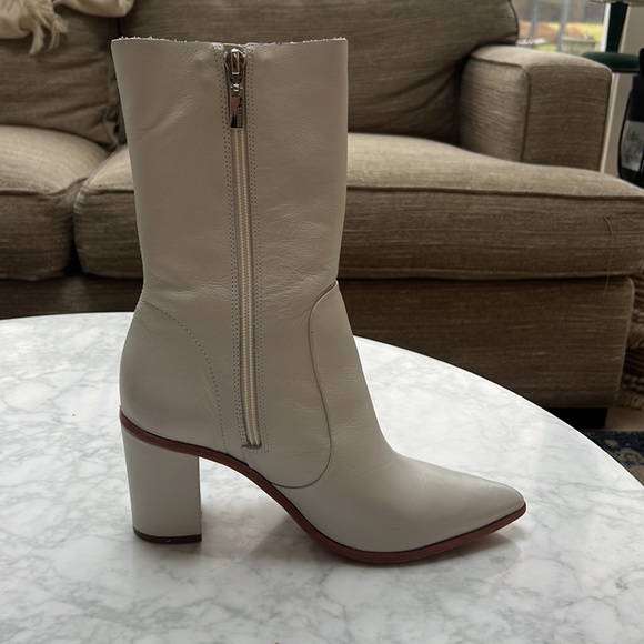Schutz. Anaflor Pearl Tumbled Leather Boot. 7.5 - Picture 4 of 14